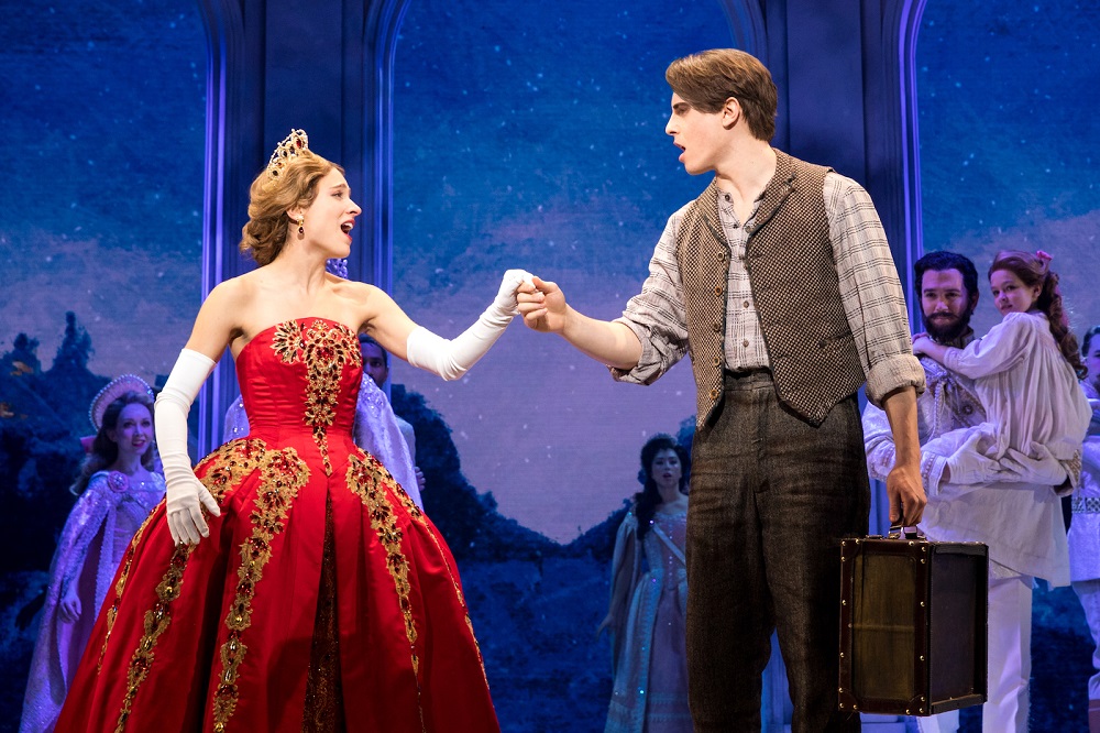 Christy Altomare: interpreta a Anastasia 