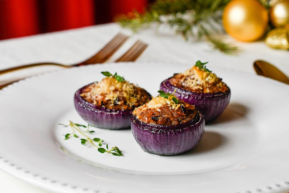 Cebollas moradas rellenas: una entrada deliciosa y sorprendente