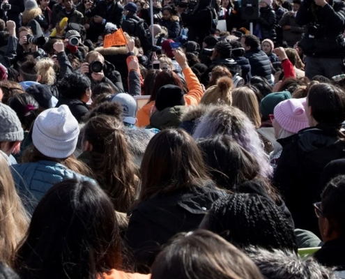 Estudiantes inmigrantes preocupados por cambios en la matrícula