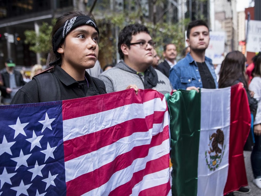 Estudiantes inmigrantes preocupados por cambios en la matrícula