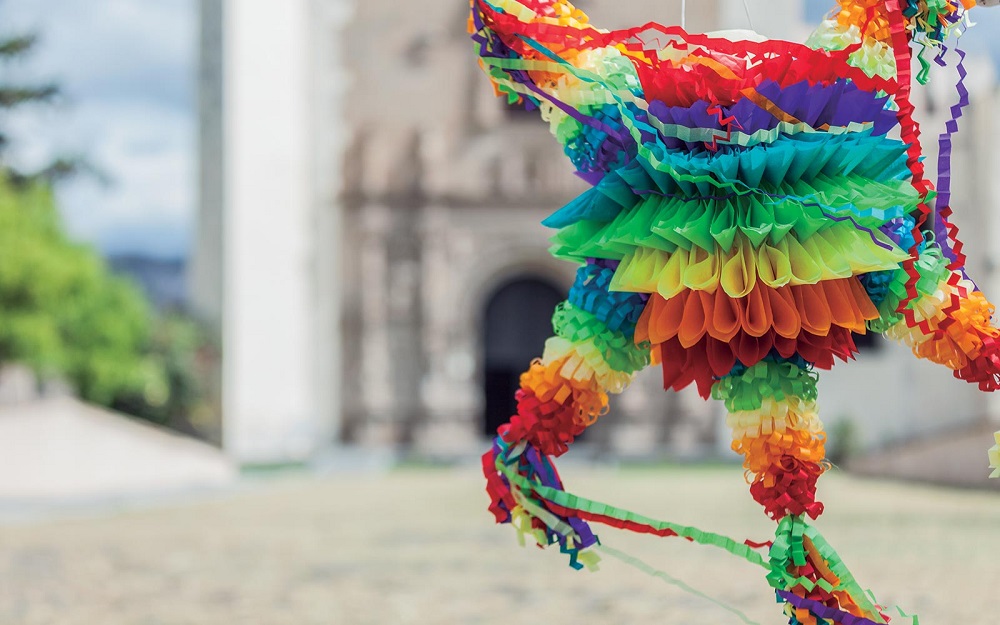 Piñatas navideñas: descubre su significado y qué contiene