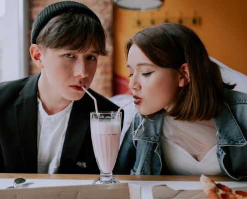 Bebidas refrescantes: café frío con cocoa y “frappé” de coco