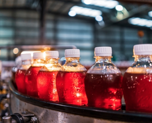 Colorante rojo de bebidas y dulce es prohibido por la FDA