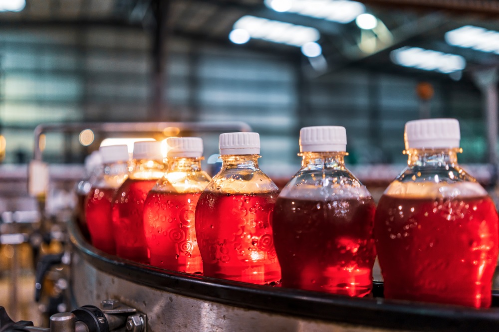 Colorante rojo de bebidas y dulce es prohibido por la FDA