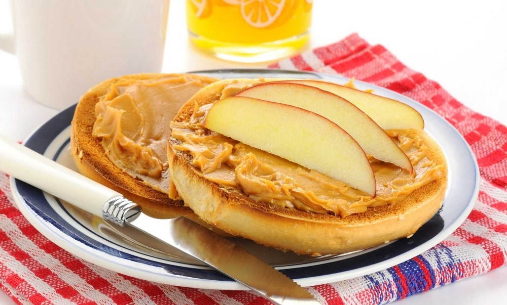 Mantequilla de maní y manzana: el sándwich ganador