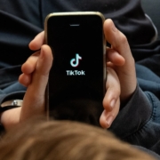 TikTok de vuelta en EE. UU.: Trump retrasa la prohibición