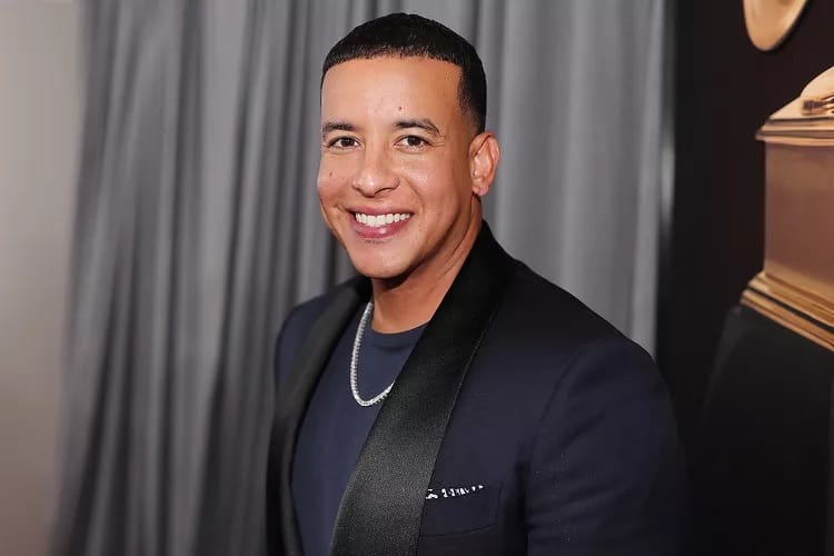 Daddy Yankee estrena tema musical “En el desierto”