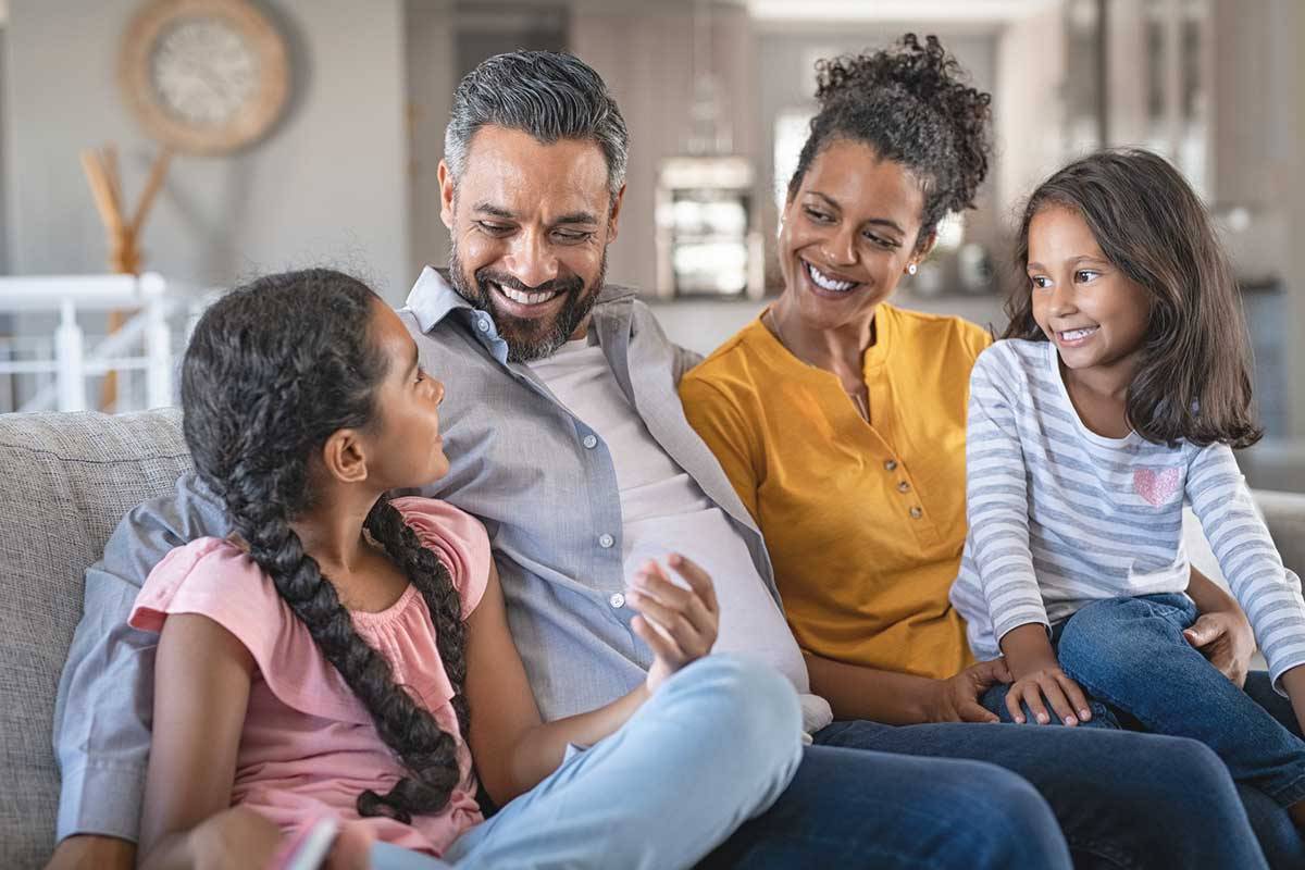 Vida de padres: cómo hablarles correctamente a tus hijos