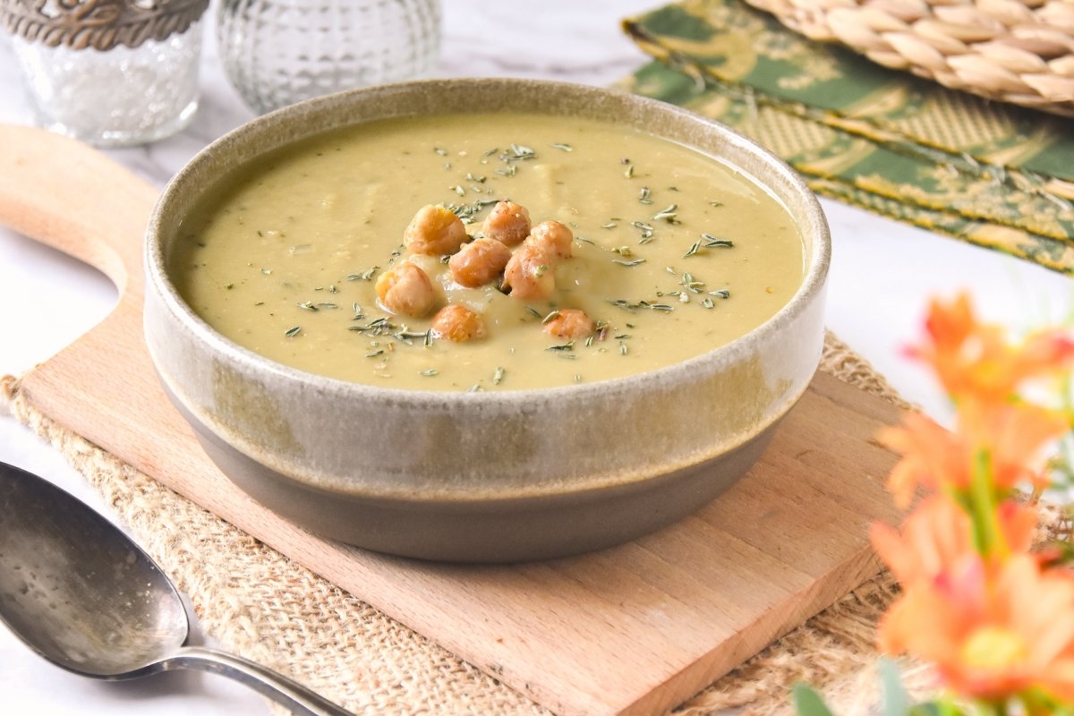 Cómo preparar una cremosa y exquisita sopa de hummus