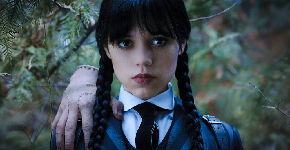 Wednesday Addams impone la tendencia de maquillaje “tired girl”