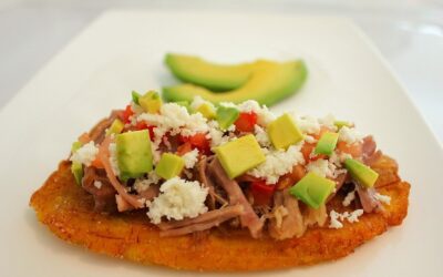 Patacones con carne y hogao: una receta caribeña y deliciosa