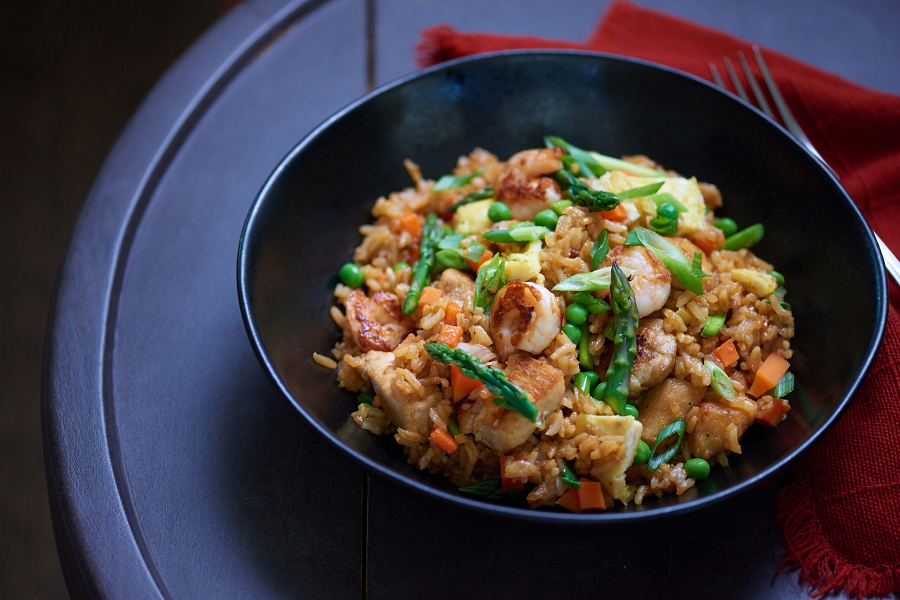 Arroz con pollo y camarones: almuerzo rápido y delicioso
