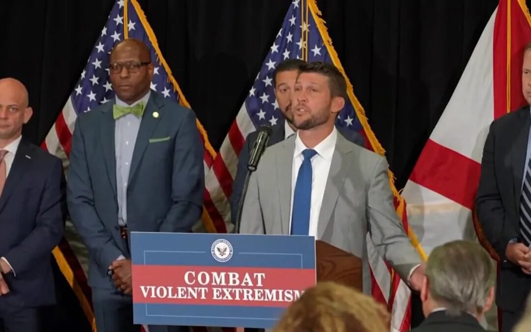 Florida crea página web para denunciar casos de extremismo político