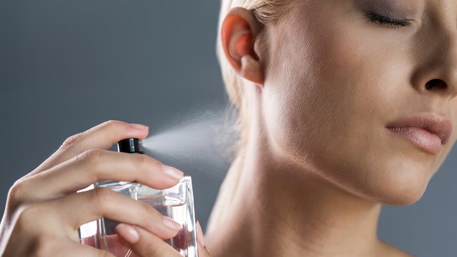 Perfume en el cuello: ¿realmente afecta la tiroides?