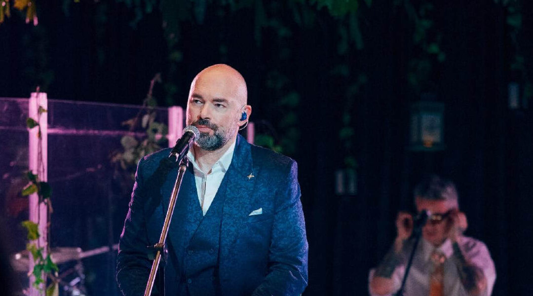 Santiago Cruz celebra “Cruce de caminos” con álbum en vivo