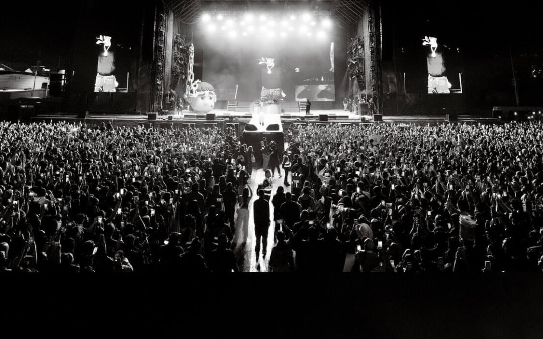 “Rodillas”: El Malilla lanza videoclip y hace historia en México