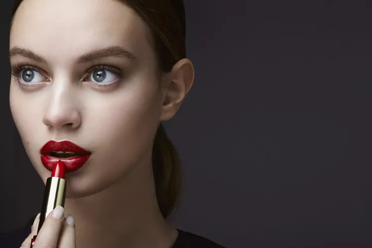 Regreso triunfal del labial mate: color, confort y ciencia cosmética