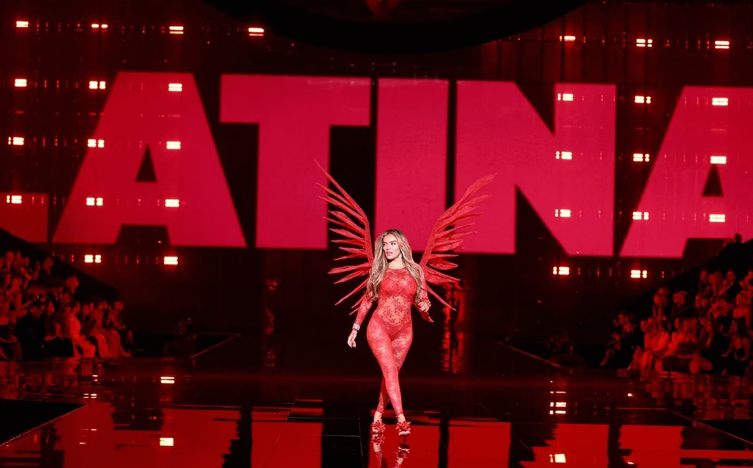 Karol G, la primera Latina en actuar en Victoria’s Secret Fashion Show