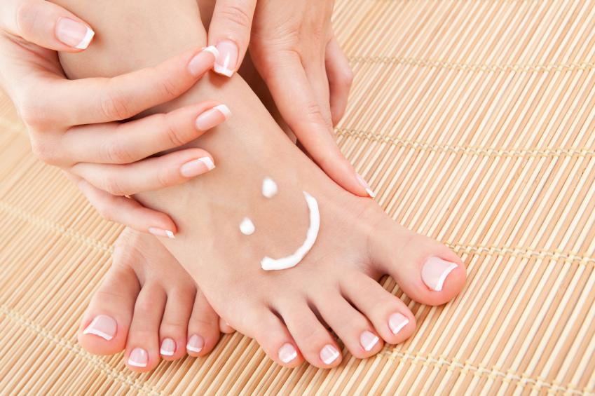 Pies relucientes: tips para cuidarlos y evitar la sequedad