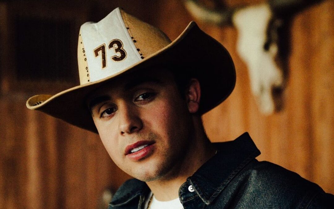 Oscar Ortiz logra puesto 1 en Billboard con “Y si te vas”