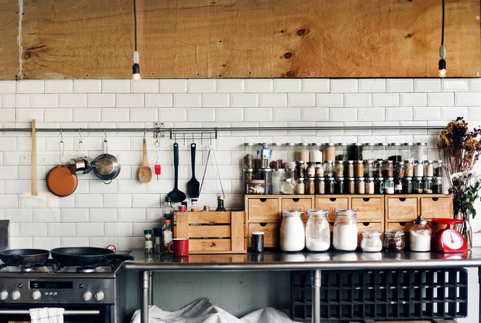 Ruido visual en la cocina: sugerencias para deshacerte del problema