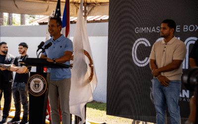 Myke Towers y San Juan inauguran gimnasio Caimito remodelado