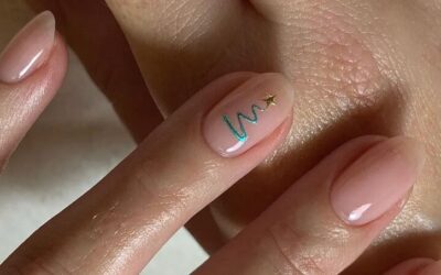 Ideas para lucir uñas nude elegantes y navideñas