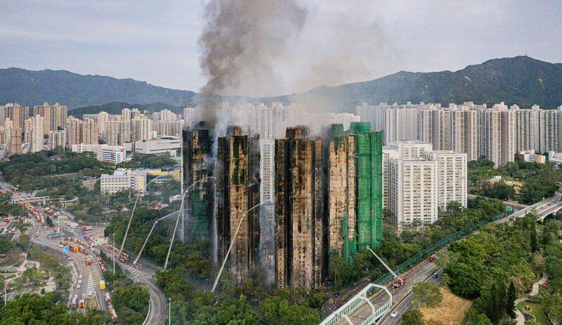 Incendio en edificios de Hong Kong deja más de 60 muertos