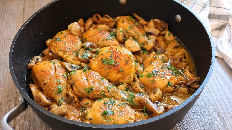 Prepara un suculento pollo a la cerveza para el almuerzo