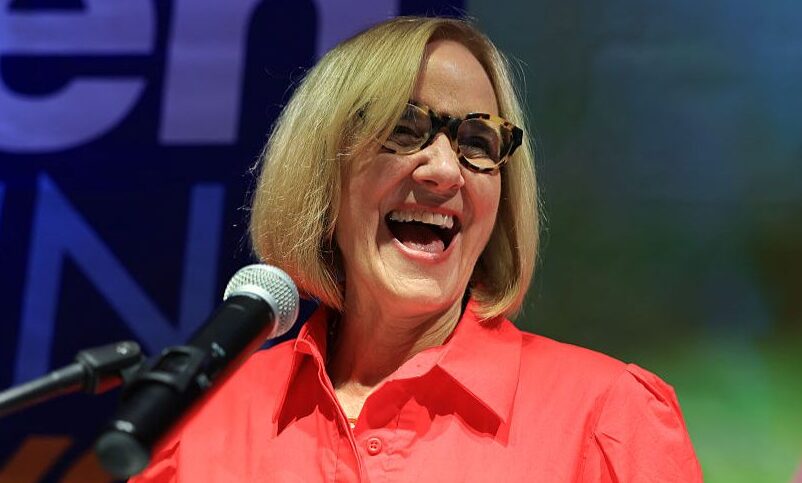 Eileen Higgins derrota a Emilio González y gana alcaldía de Miami