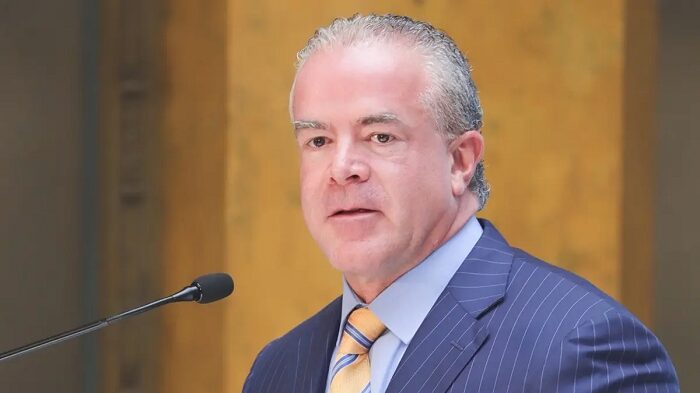 Emiten orden de captura contra Raúl Rocha, copropietario del Miss Universo