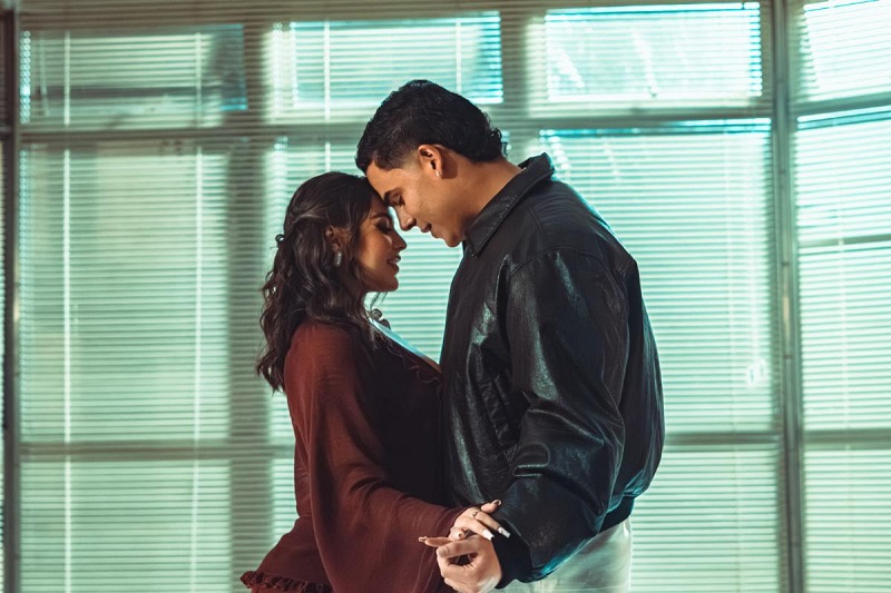 Soley y Miguel Bueno honran época de velitas con “A Dios le pido”