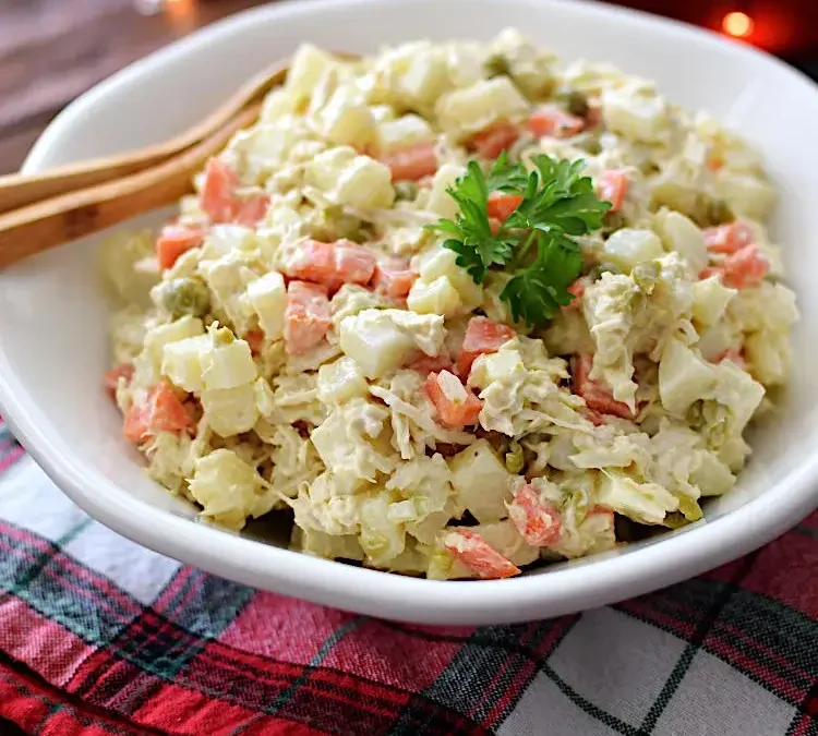Ensalada de gallina venezolana tradicional para Navidad