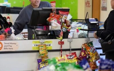 Negocios hispanos afectados por redadas del ICE 