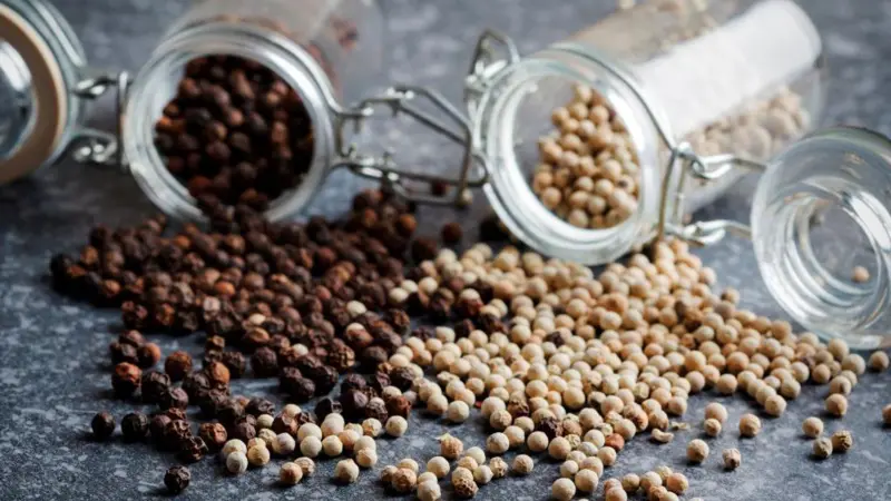 Pimienta negra y aceite de oliva: potencia y nutrientes esenciales