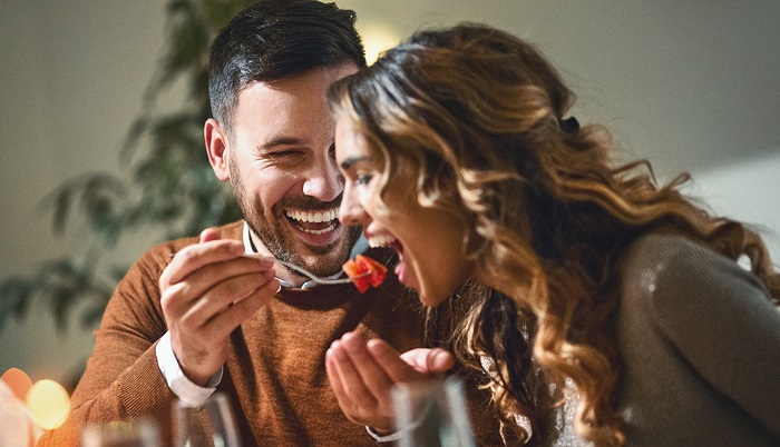 Amor & cocina: 4 ideas para preparar una cena romántica en casa