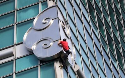 Alex Honnold hace historia al escalar el Taipei 101 sin protección 
