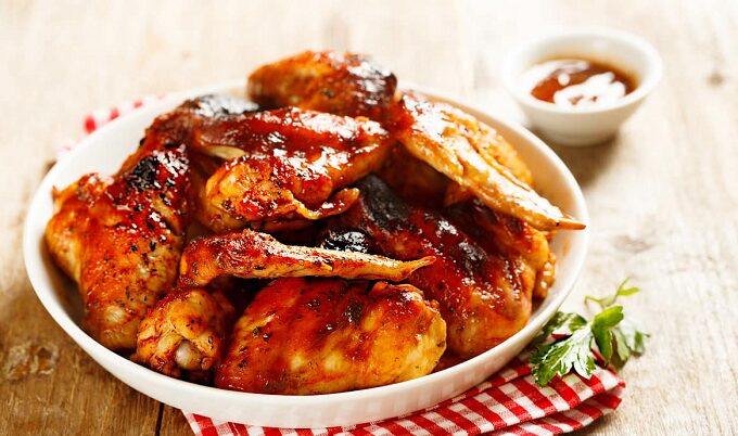 Cocina alitas de pollo a la mexicana: ¡picantes y suculentas! 