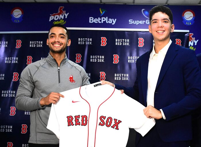 Colombiano Harry Canedo firma con los Boston Red Sox 