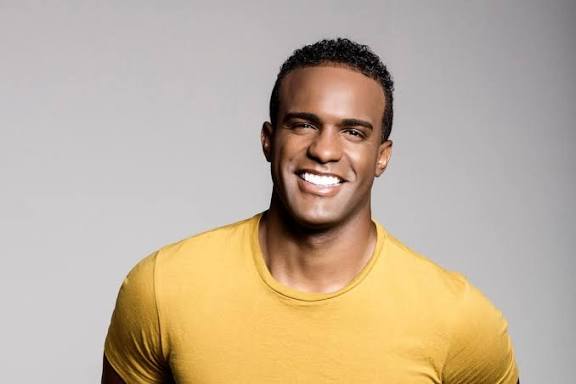 Orián Suárez brilla en serie colombiana “María la caprichosa”