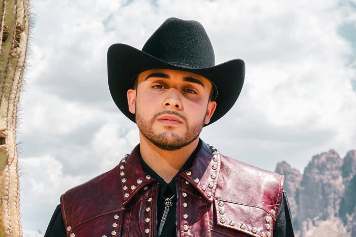Óscar Ortiz anuncia su esperado álbum debut “Silencio habla”