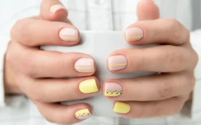 7 diseños de uñas amarillo pastel irresistibles para este 2026