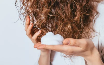 Cabello rizado sin frizz: guía clave para rizos saludables