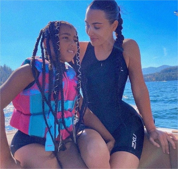 Critican a Kim Kardashian por robar la infancia de su hija