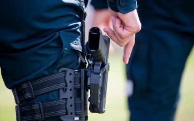 Florida debate ampliar seguridad armada en campus universitarios