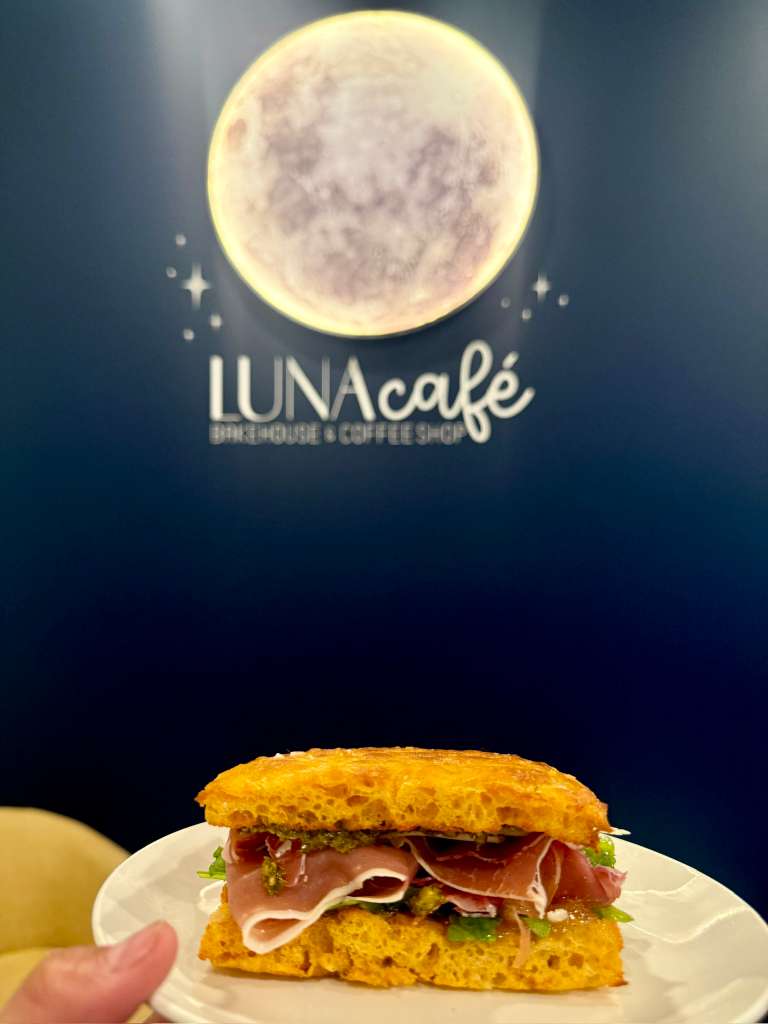 Claudia Amezquina - luna café (3)