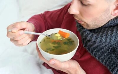 Sopa de pollo, el truco ancestral Latino para combatir resfriados