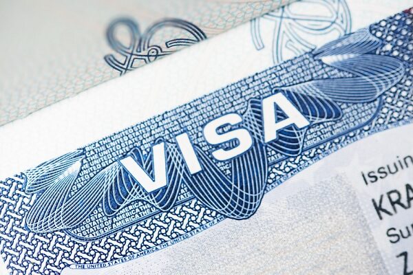 Universidades de Florida suspenden contratación de profesionales con visa H-1B