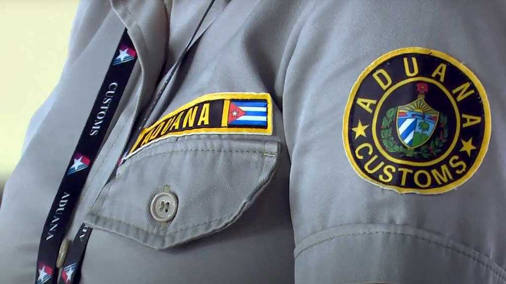 Nueva ley aduanera en Cuba aumenta control sobre equipajes y paquetes