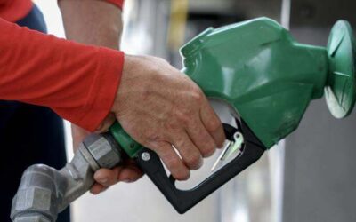 Impactante alza de gasolina en EE. UU. supera los 4 dólares